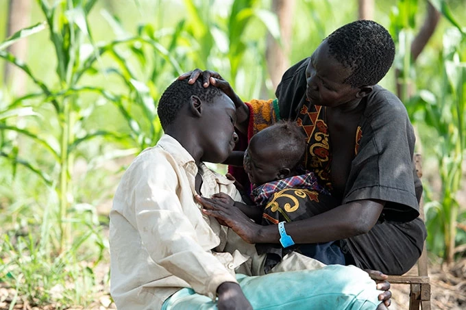 Tre flygtninge i Uganda