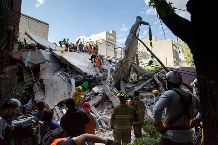 Ruiner og redningsarbejdere - jordskælv i Mexico 2017