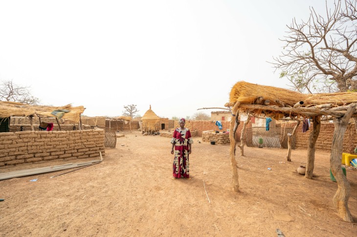 Kvinde i landsby, tørke