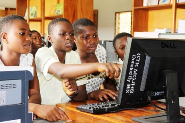Piger i skole i Sawda, Ghana