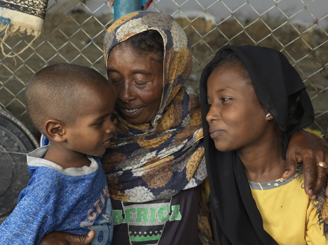 Flygtninge fra konflikten i Sudan, Saud Yosif Idris Mahmou, Asia og Hassan