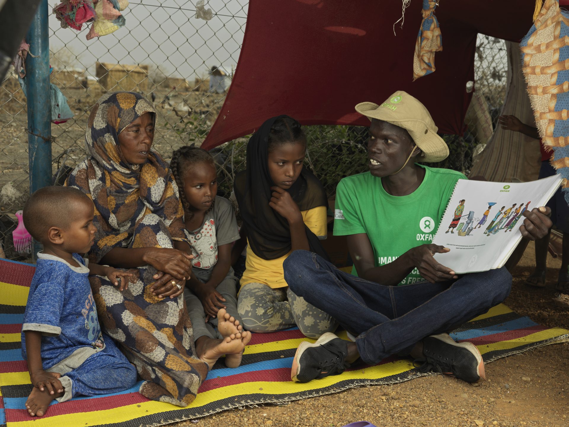 Flygtninge Saud Yosif Idris Mahmou og hendes børn, transitcentret i Renk