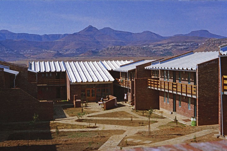 Færdigbygget Africa Hall, 1979.