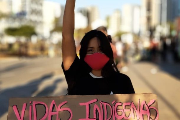 Kvinde med mundbind, Brasilien