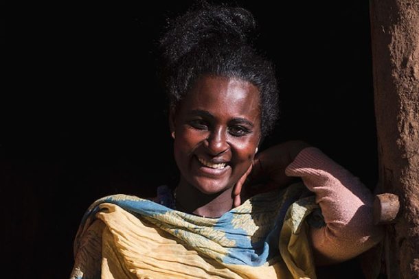 Ung, smilende pige, Etiopien