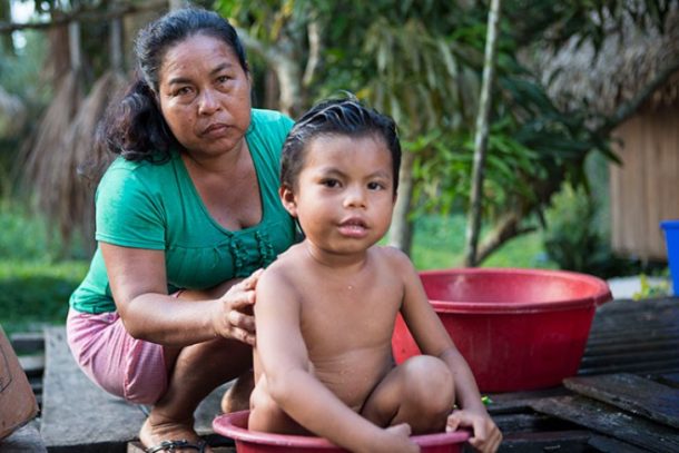 Flor de Maria med sit barn, Peru