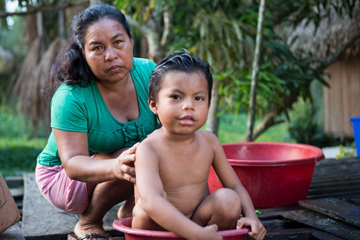 Flor de Maria med sit barn, Peru