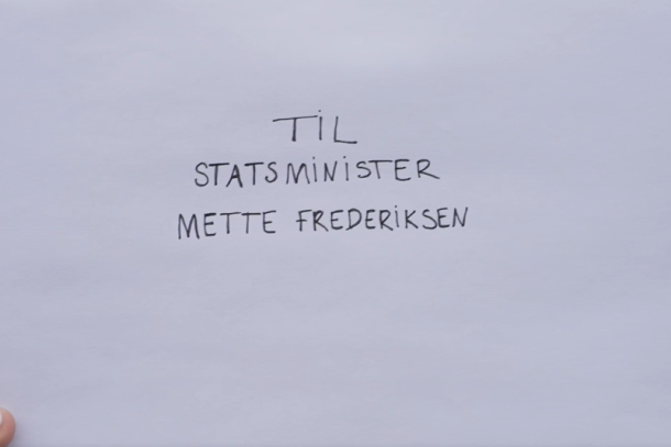 Uddeling af underskrifter til Mette Frederiksen forud for COP29