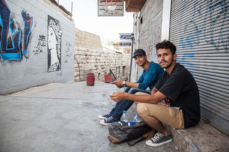 To unge mænd på gaden i Jordan