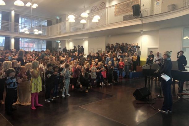 Lærerens Dag 2019: Elever forsamlet på Lykkebo Skole