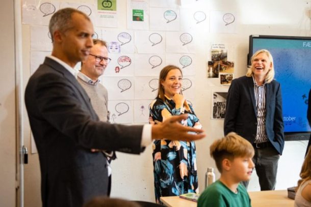 Mattias Tesfaye, Gordon Ørskov Madsen, Astrid Krag (S) og Laust Leth Gregersen på Damhusengens Skole.