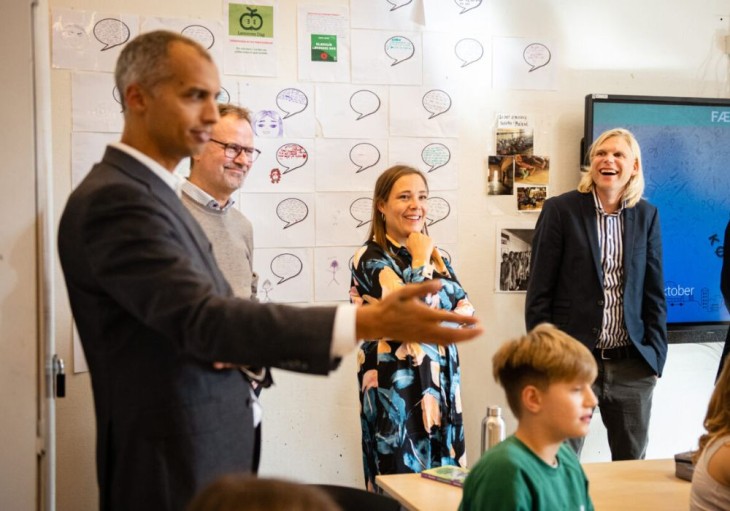 Mattias Tesfaye, Gordon Ørskov Madsen, Astrid Krag (S) og Laust Leth Gregersen på Damhusengens Skole.
