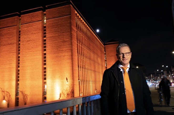 Fleming Møller Mortensen foran Udenrigsministeriet