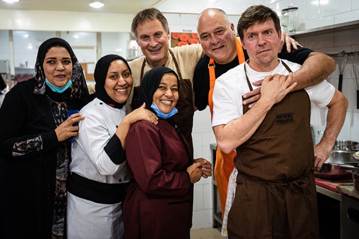 Claus Meyer med sine medarbejdere på madskolen i Marrakesh, Marokko, 2021