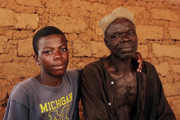 Uniyasor med elev på Wingschool, Ghana