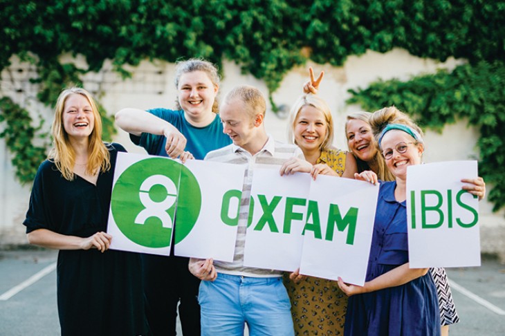 Oxfam IBIS frivillige i Aarhus med det nye logo