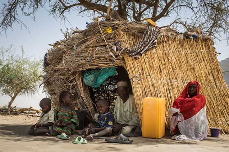 Flygtningefamilie fra Nigeria i Sayam lejren, Niger