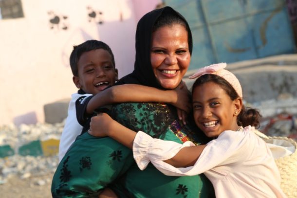 Kvinde med to børn, Egypten