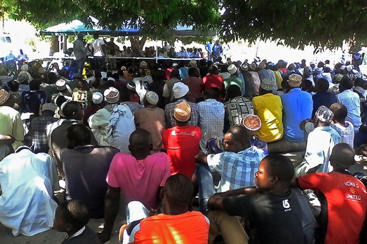 Lokalbefolkningen i Mozambique bliver uddannet i regler og paragraffer inden for at styrke dem i kampen for deres territorium.