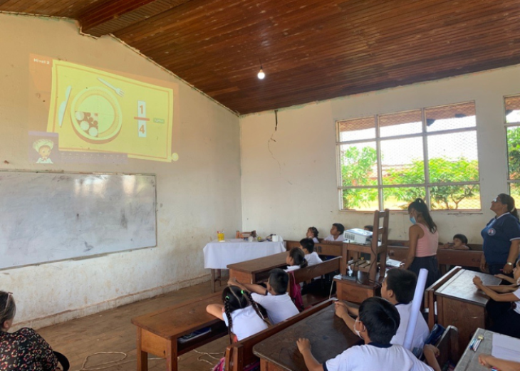 Børn i klasselokale