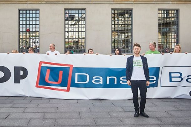 Oxfam Danmark aktion foran Danske Bank